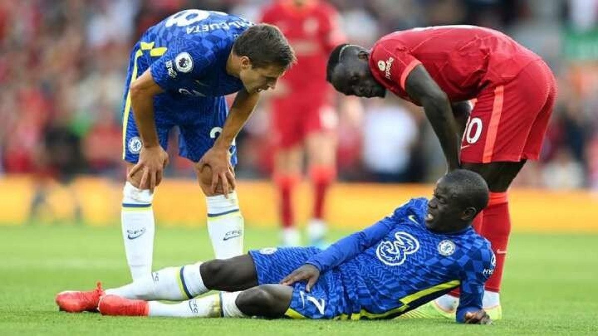 Cập nhật tình hình chấn thương của N'Golo Kante sau khi va chạm với Sadio Mane