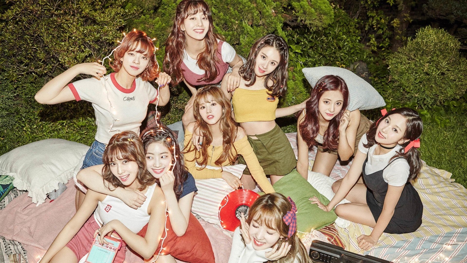 TWICE duy trì kỷ lục là nhóm nhạc nữ có nhiều MV đạt 300 triệu lượt xem trên YouTube