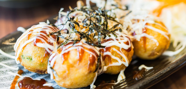 Thử vào bếp trổ tài làm bánh bạch tuộc takoyaki hấp dẫn