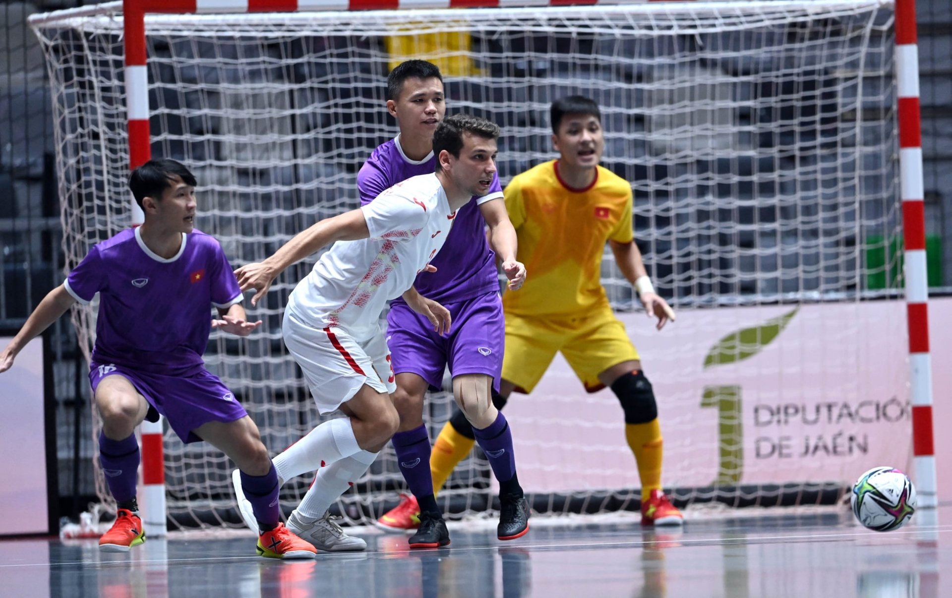 Giải Futsal Tứ hùng 2021: Việt Nam thua Tây Ban Nha với tỉ số 0-4