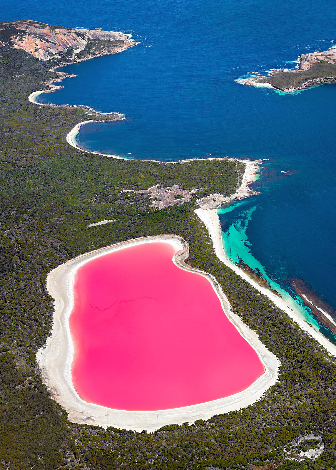 Hồ nước màu hồng độc đáo ở Australia